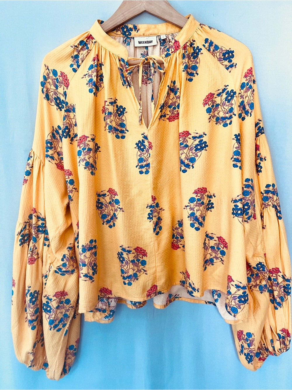 Weekday Miles Floral Boho Blouse Balloon Sleeve Peach Apricot Size M